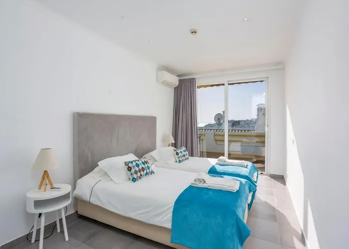 Old Town Apartment *